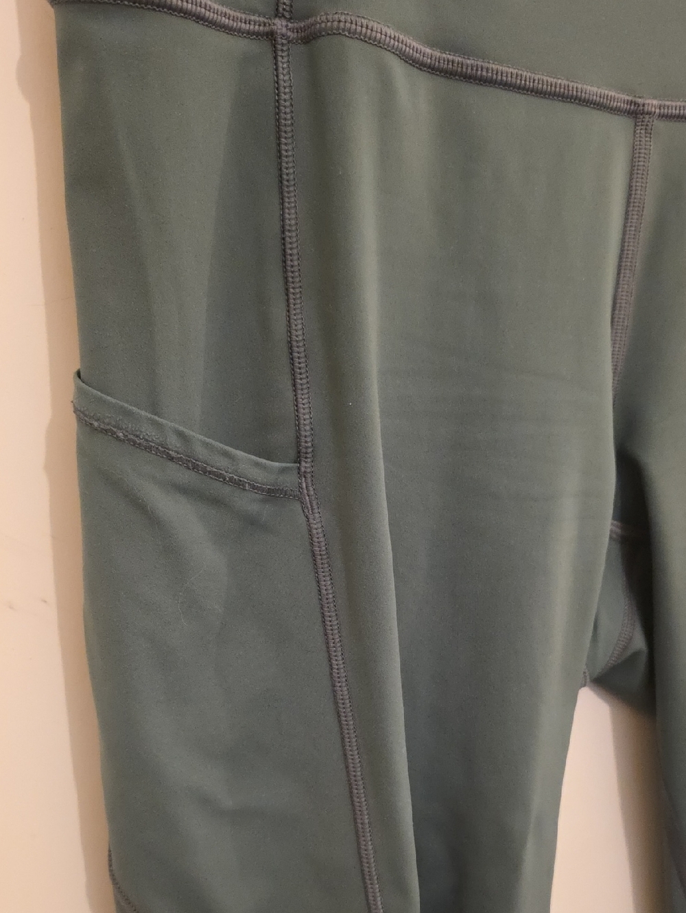 Lululemon Capri - Picture 4 of 9
